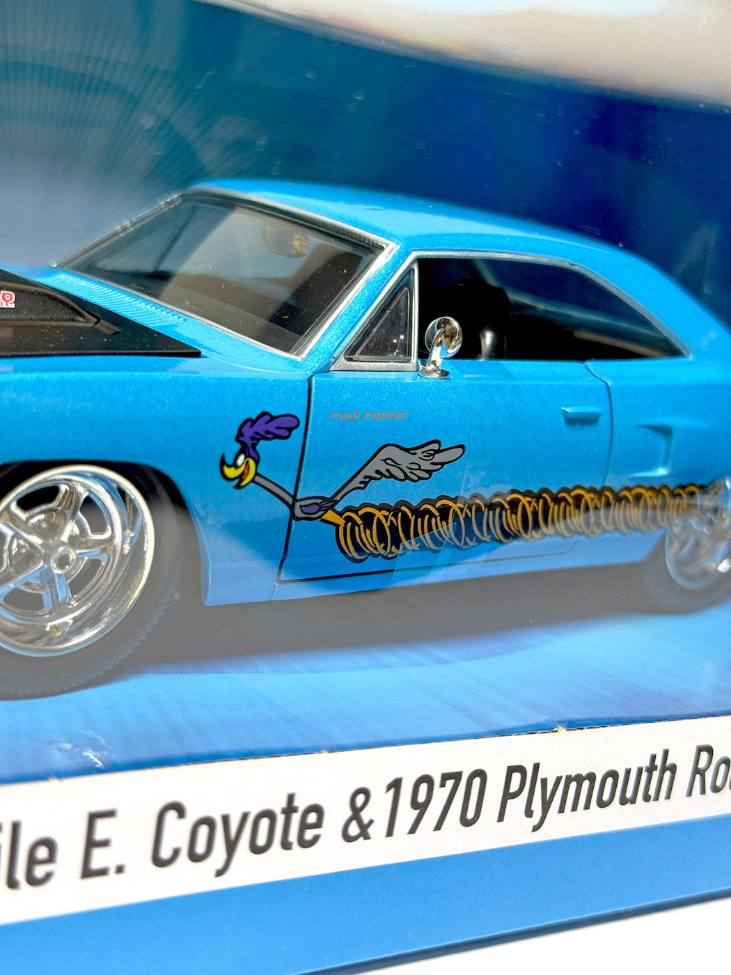 LOONEY TUNES 1970 Plymouth Road w/WILE E COYOTE